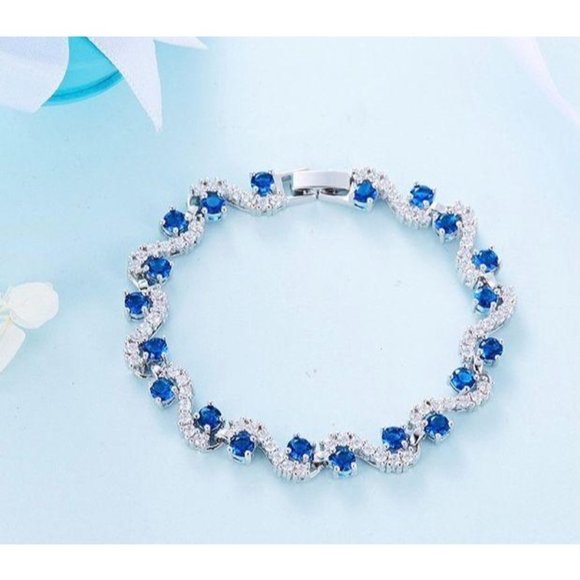 Jewelry - BRAND NEW  Beautiful Waterdrop Crystal Bracelet fo
